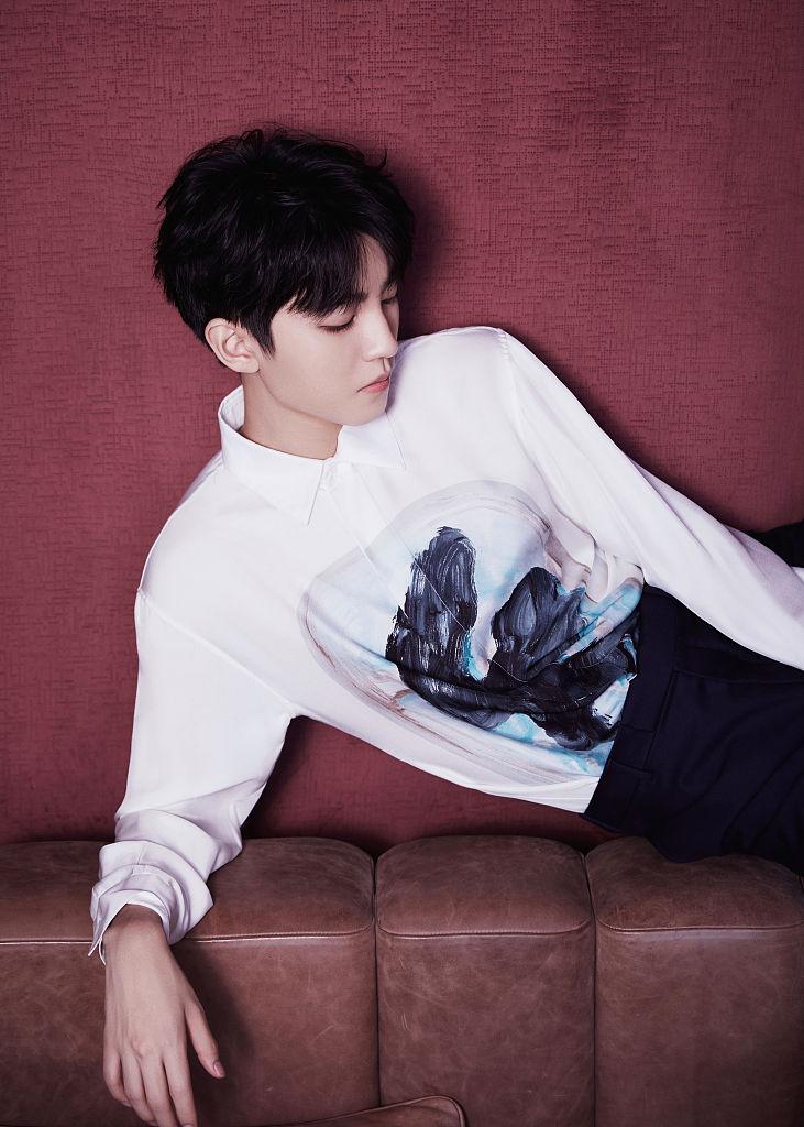 王俊凱最新寫真，陽光下的青春風(fēng)采