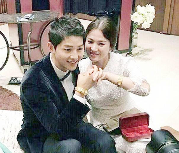 宋慧喬與宋仲基的最新動(dòng)態(tài)，明星情侶變遷引發(fā)公眾關(guān)注熱議