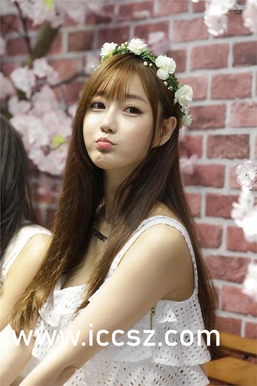 探索時(shí)尚界的璀璨新星，Jenny佳妮的最新動(dòng)態(tài)與風(fēng)采