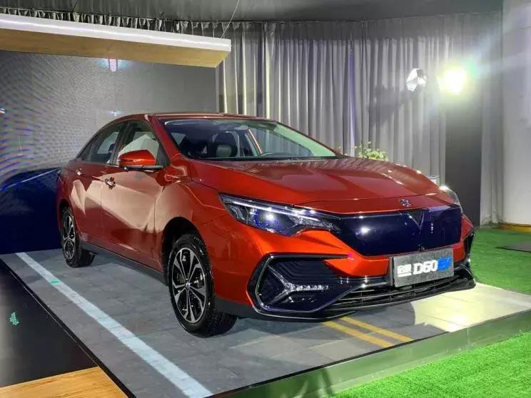 WEY最新款，駕馭變化，自信啟程未來