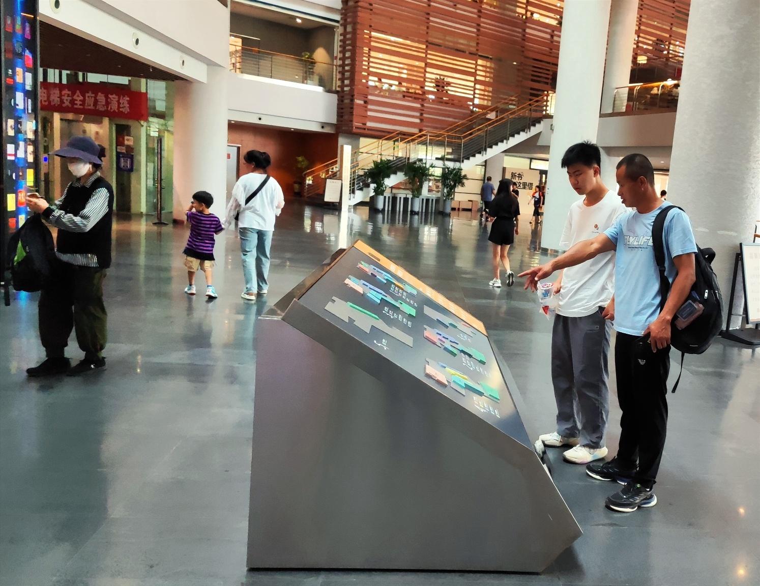 最新圖書信息，價(jià)值與爭(zhēng)議并存的影響探討