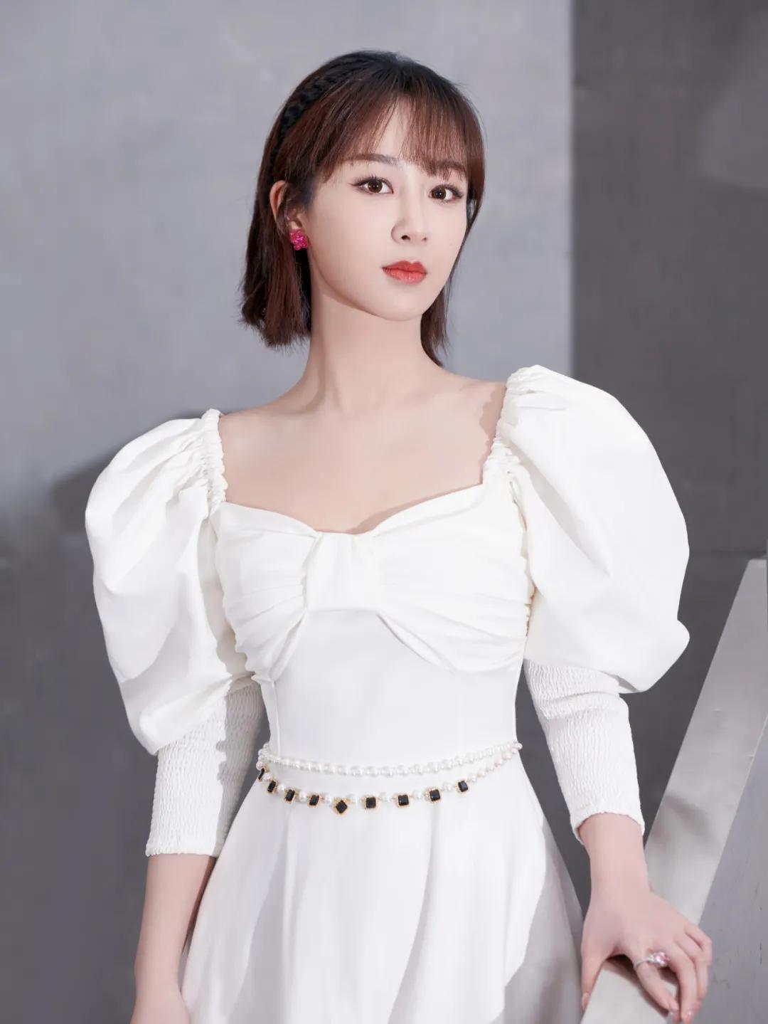 楊紫短發(fā)新潮流，時尚造型指南與打造技巧