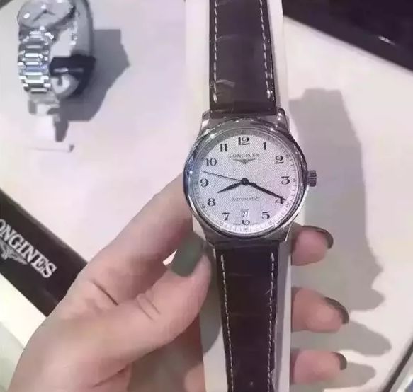 最新款浪琴，時(shí)尚與工藝的完美融合