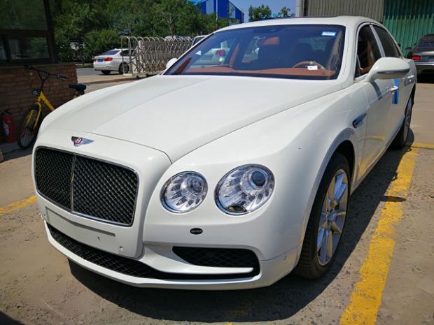 最新款賓利，奢華與科技的完美融合