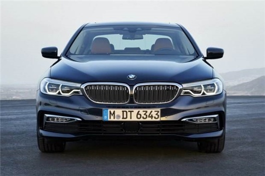 最新寶馬五系，自然美景的探索之旅