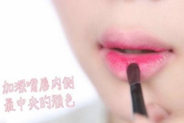 最新口紅涂法教程，輕松打造完美唇妝技巧