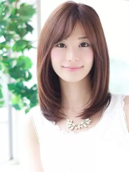 從入門到精通，2025最新短直發(fā)發(fā)型指南，引領(lǐng)時(shí)尚風(fēng)潮！