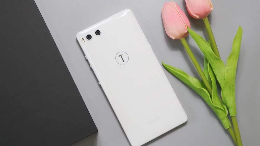 錘子最新旗艦，科技與情感的完美交融