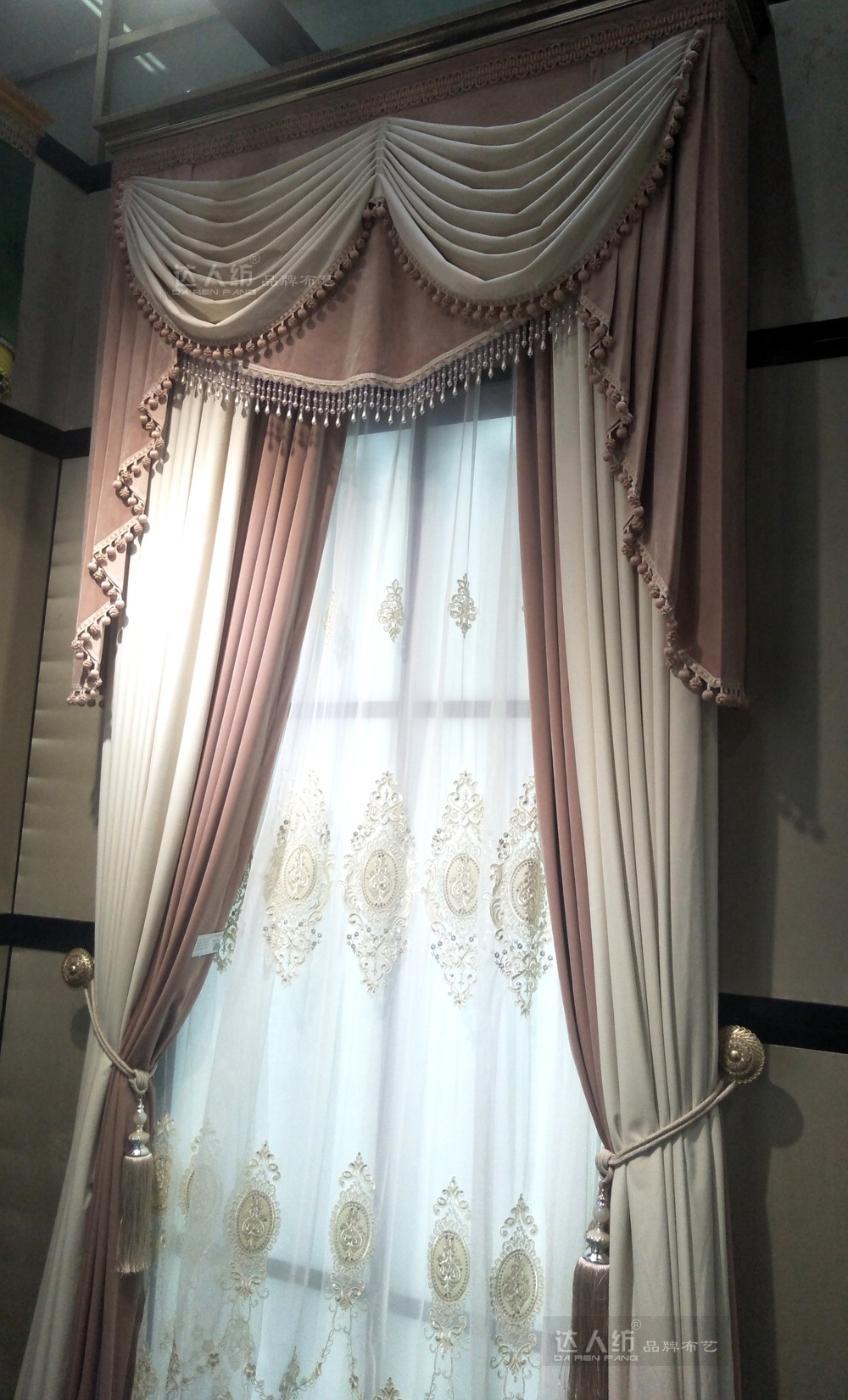 最新窗?？钍綀D片，時(shí)尚與歷史的完美交融