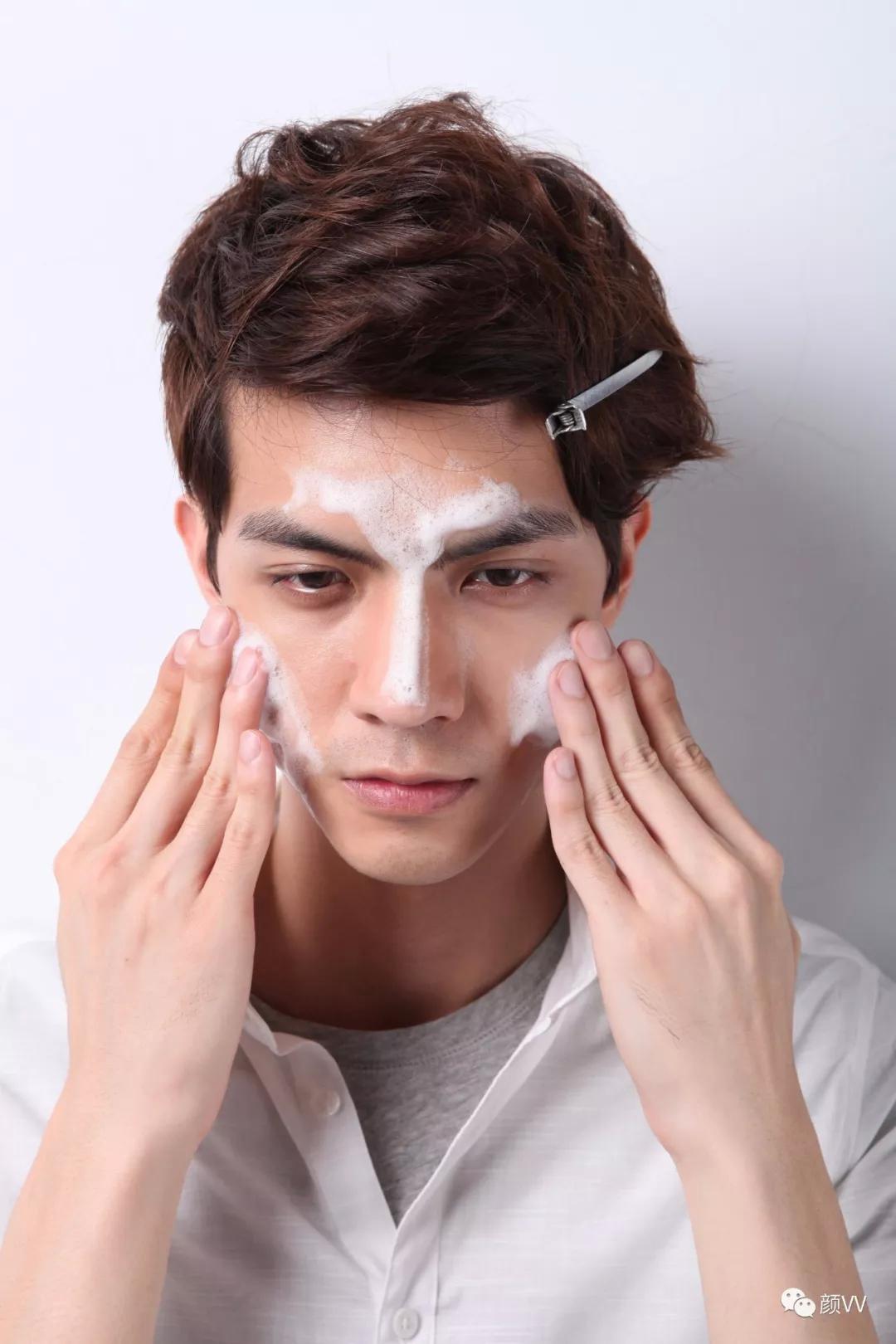 護(hù)膚男士重塑自信，擁抱改變與成就感的旅程