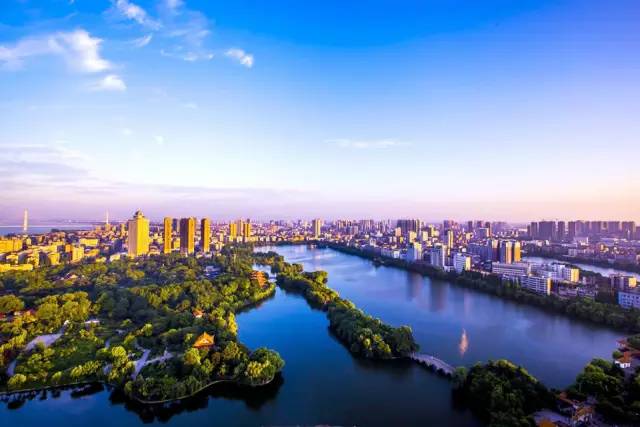 湖北荊州發(fā)展的雙刃劍效應(yīng)觀點分析