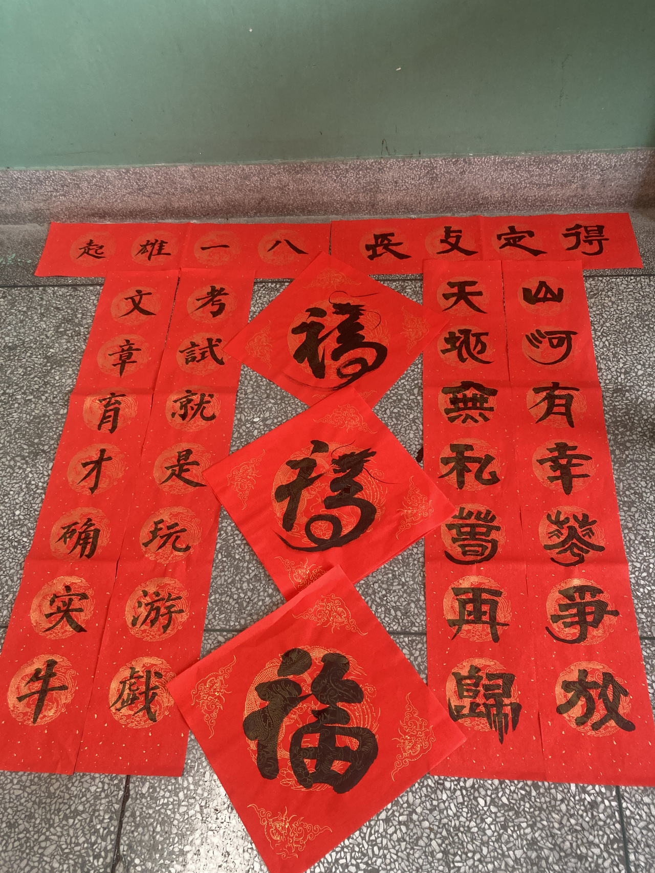 傳統(tǒng)與現(xiàn)代融合之美，最新潮春聯(lián)欣賞