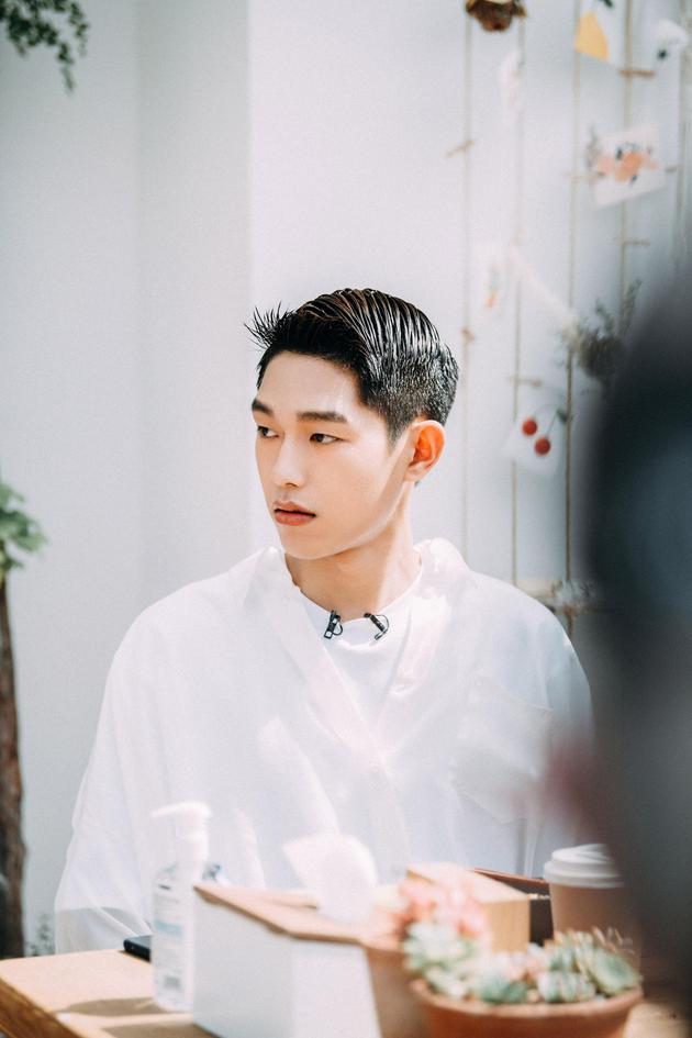 王鏘，時(shí)尚潮流的引領(lǐng)者最新動(dòng)態(tài)