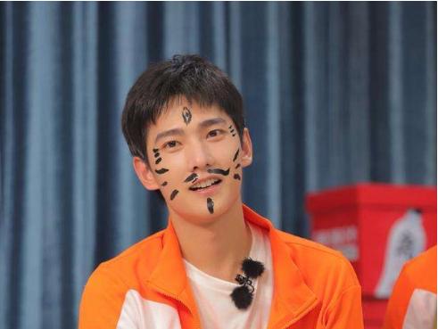 王鶴棣最新商務(wù)，展現(xiàn)變化的力量與自信成長的旅程