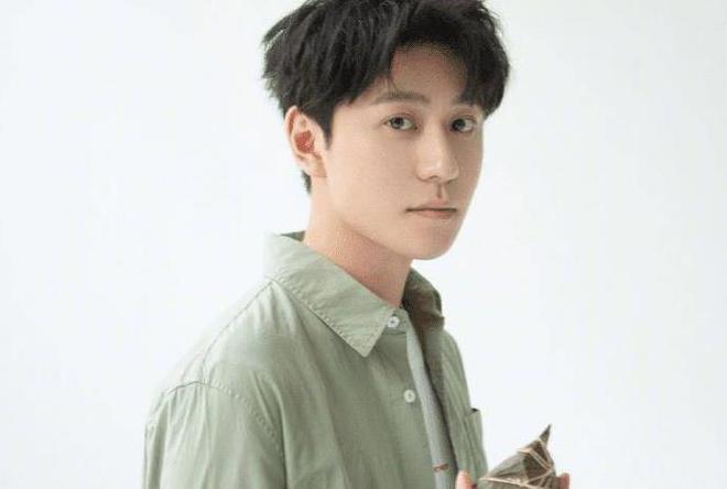 秦俊杰最新戀情曝光，情感新動向揭秘！